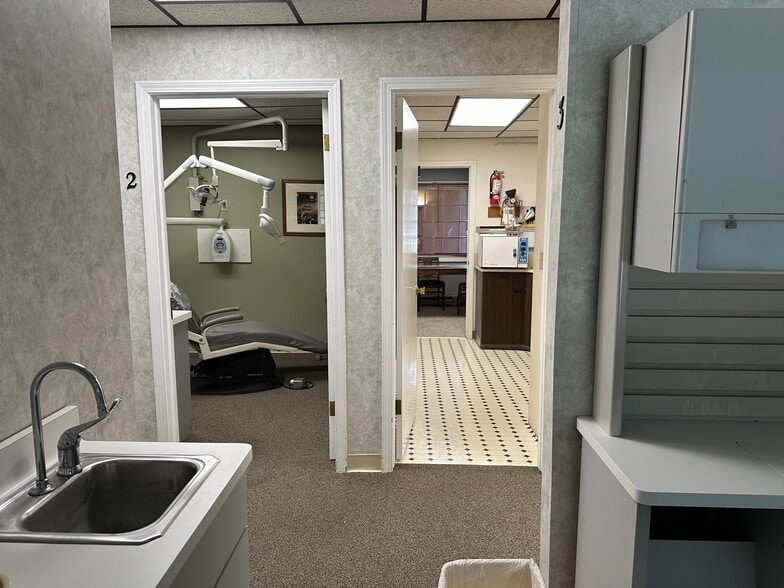 More Photos Of 104 E Summit Ave, Wales Office For Sale