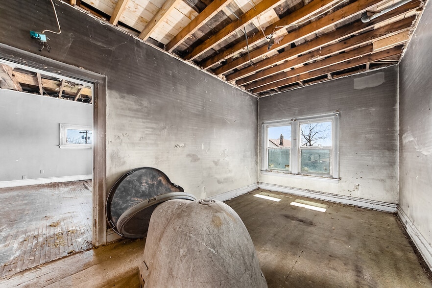 More Photos Of 1068-1072 E Livingston Ave, Columbus Storefront Retail Residential For Sale