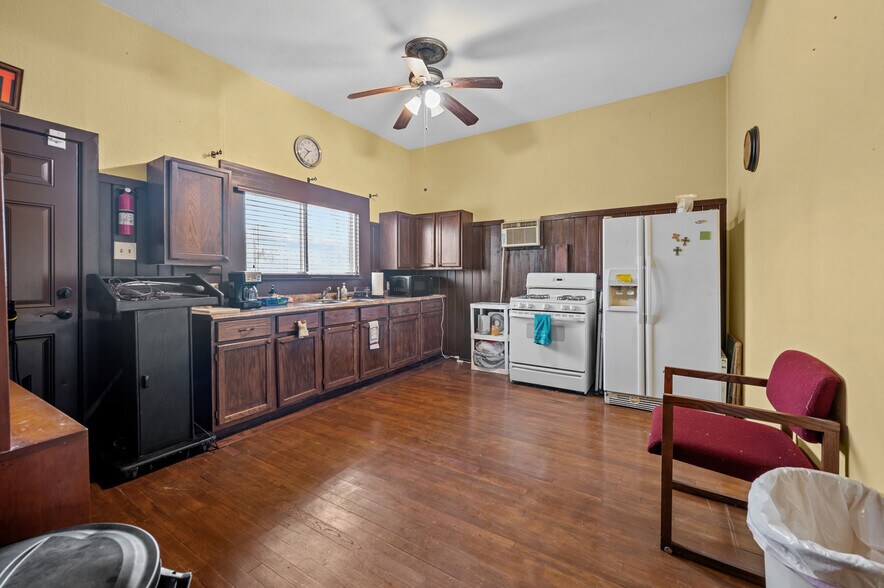 More Photos Of 1208 W Clayton St, Dayton Medical For Sale