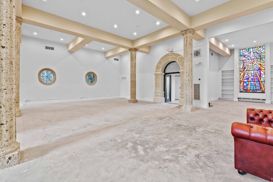 More Photos Of 210 S Kenwood St, Glendale Loft Creative Space For Lease