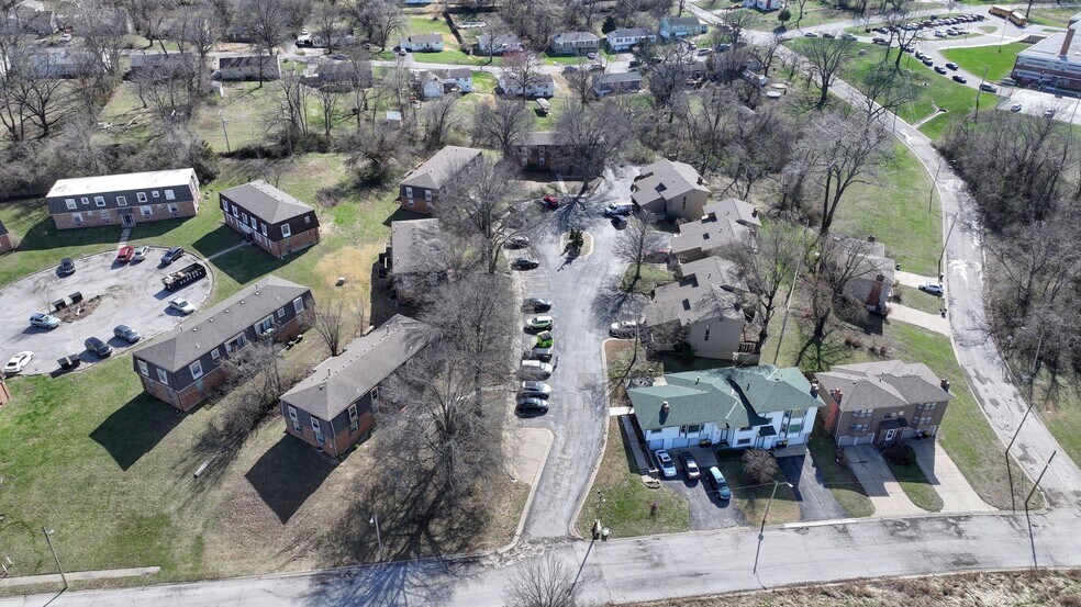 More Photos Of 8605-8627 Countryshire ln, Kansas City Apartments For Sale
