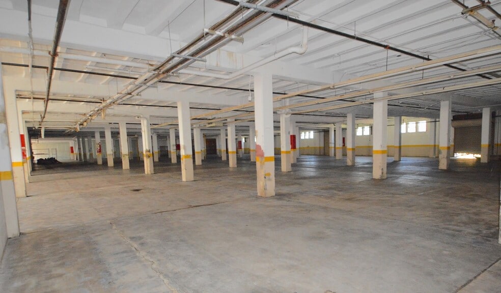 More Photos Of 2120 Walnut St, Jacksonville Warehouse For Lease