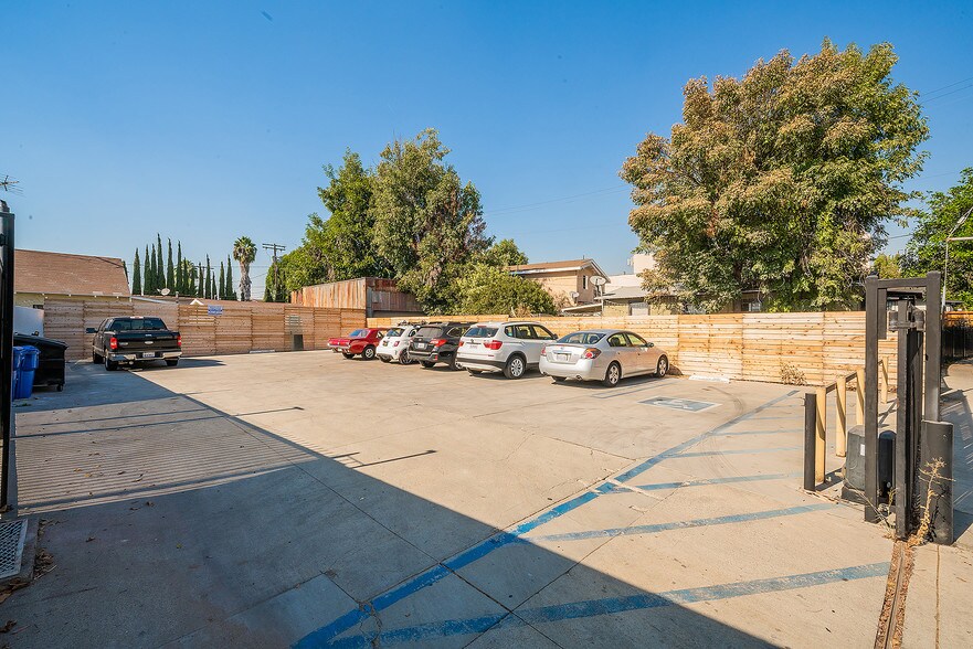 More Photos Of 5537-5541 York Blvd, Los Angeles Storefront For Lease
