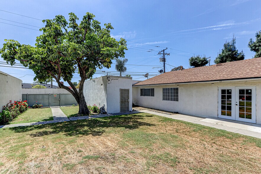 More Photos Of 2018 E La Palma Ave, Anaheim Apartments For Lease