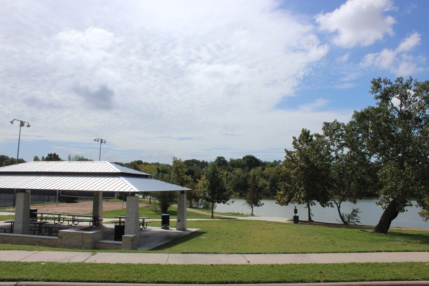 More Photos Of 600 Round Rock West, Round Rock Office For Lease