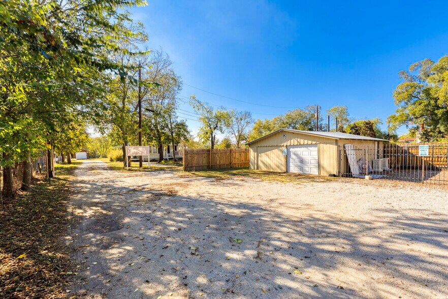 More Photos Of 322 S Main St, Boerne General Retail For Sale