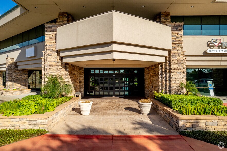 More Photos Of 1400 N McColl Rd, McAllen Medical For Lease