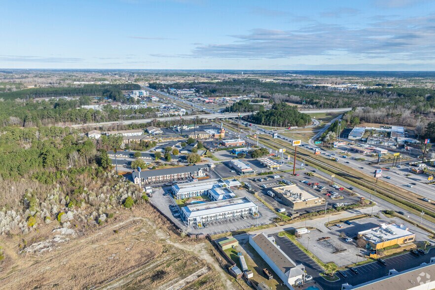 More Photos Of 1826 W Lucas St, Florence Hospitality For Sale