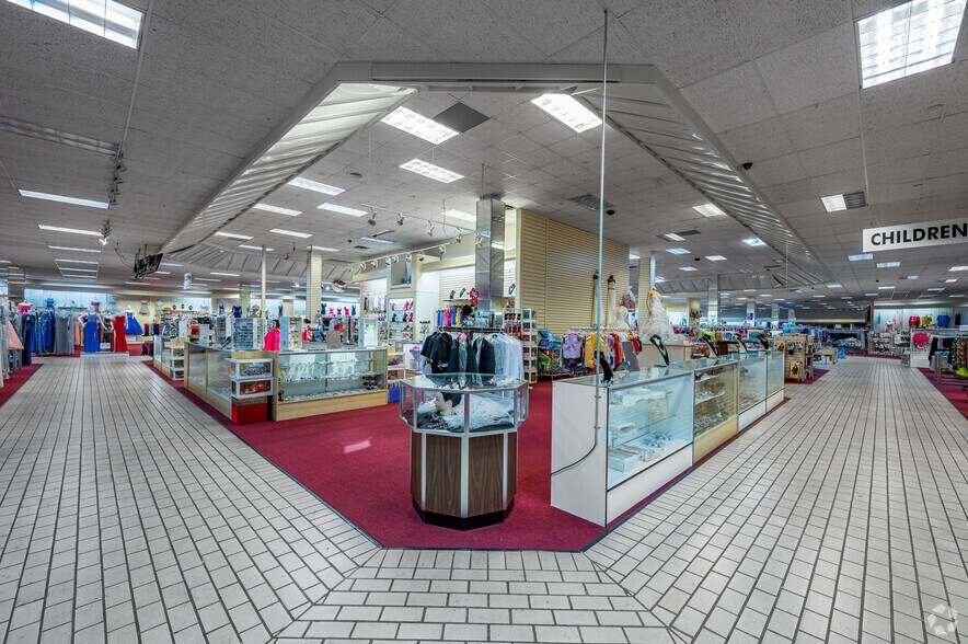 More Photos Of 3602 W Airport Fwy, Irving Department Store For Sale
