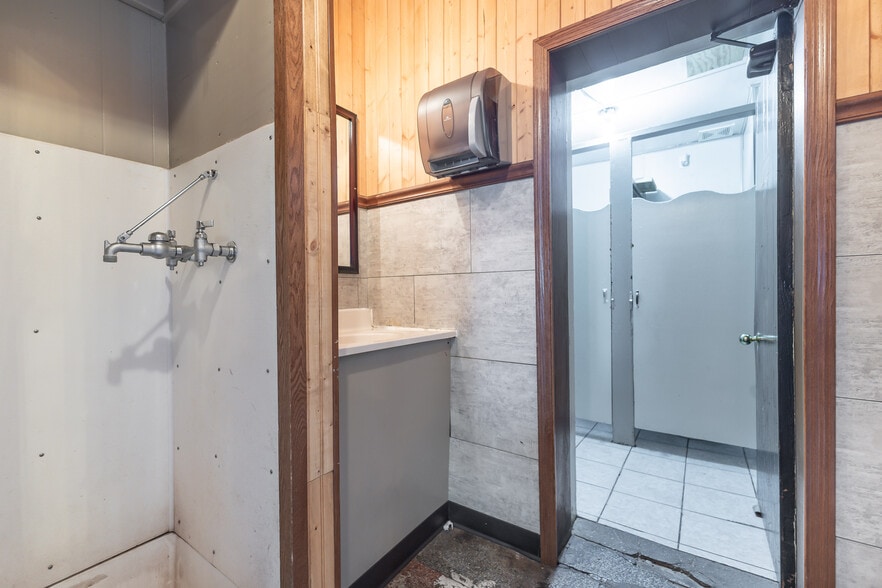 More Photos Of 60 N 2nd St, Platteville Hotel For Sale