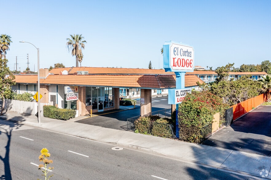 More Photos Of 1503 E 1st St, Santa Ana Hotel For Sale
