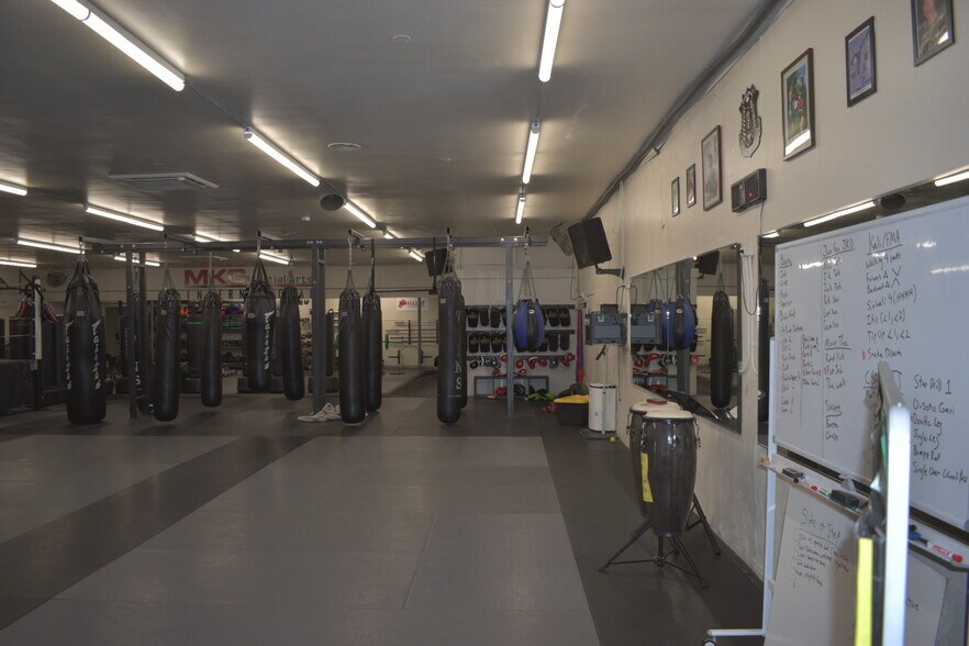 More Photos Of 11552 15th Ave NE, Seattle Auto Repair For Sale