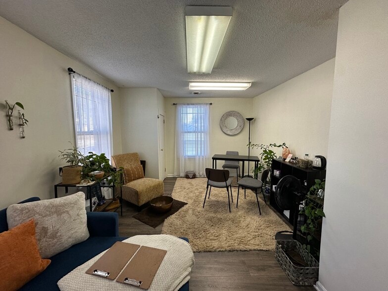 More Photos Of 710 Laurens Rd, Greenville Office For Sale