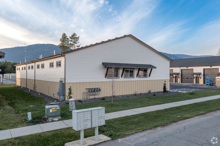 More Photos Of 388 Larkspur St, Ponderay Specialty For Lease