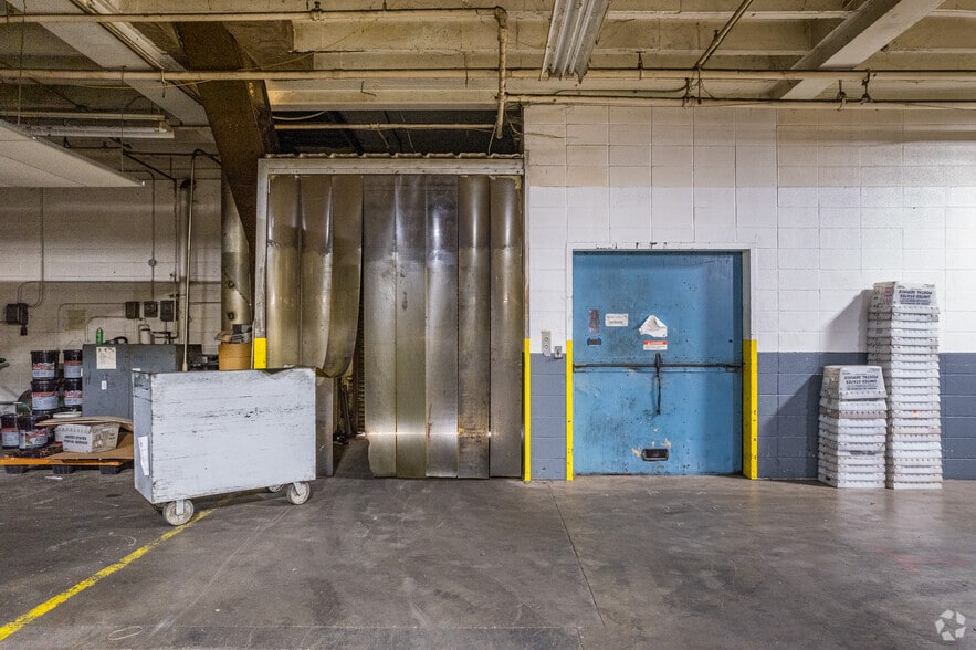 More Photos Of 1301 Lamar St, Wichita Falls Light Manufacturing For Lease