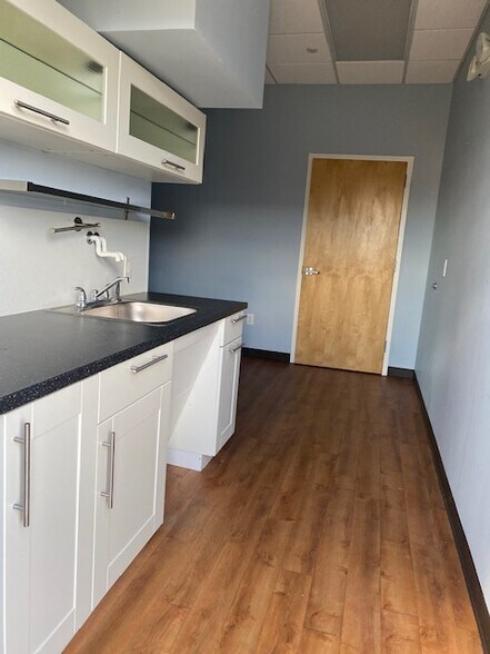 More Photos Of 5200 McDermott Rd, Plano Storefront Retail Office For Lease