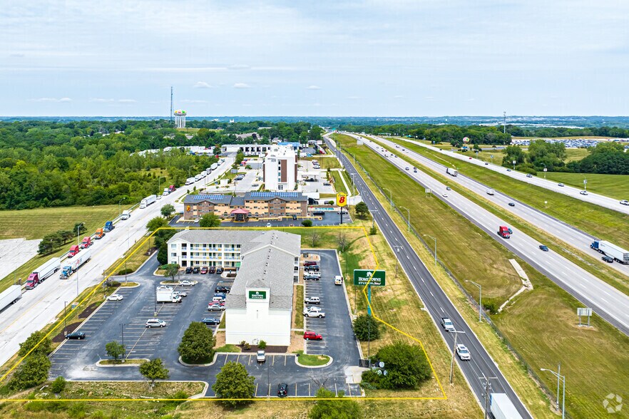 More Photos Of 4301 N Corrington Ave, Kansas City Hotel For Sale