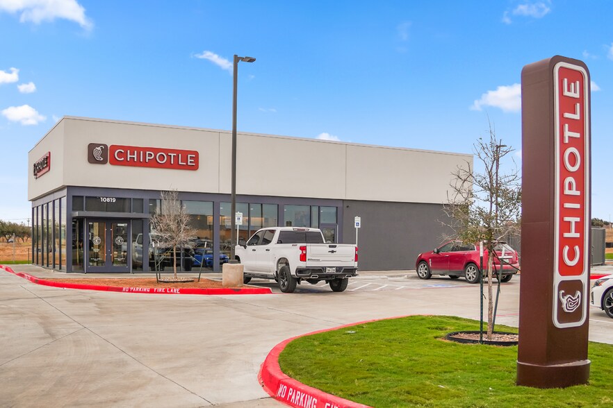 More Photos Of 10819 International Blvd, Laredo General Retail For Sale