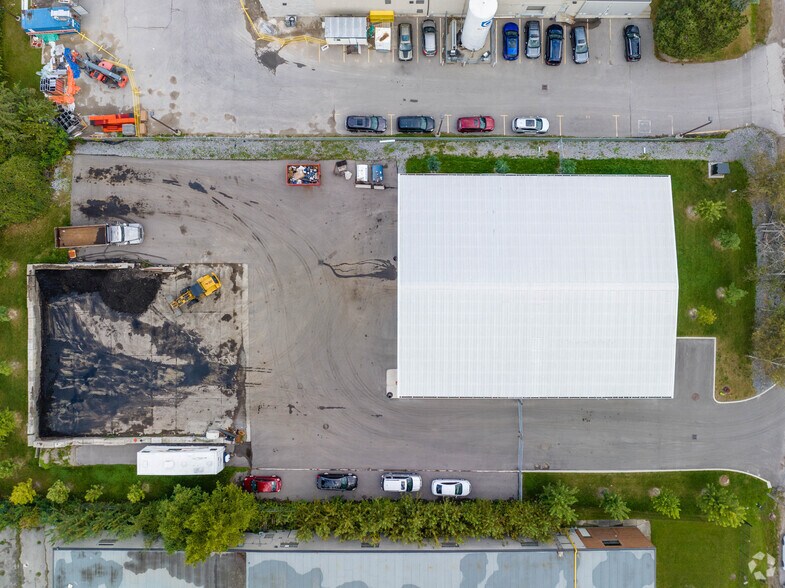 More Photos Of 30 Minuk Acres, Toronto Industrial For Sale
