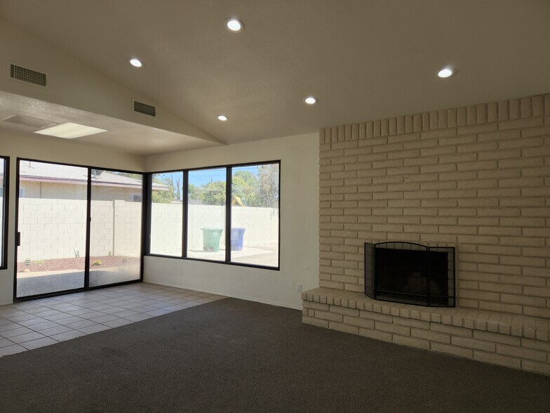 More Photos Of 445 W Dakota Ave, Fresno Office Residential For Sale