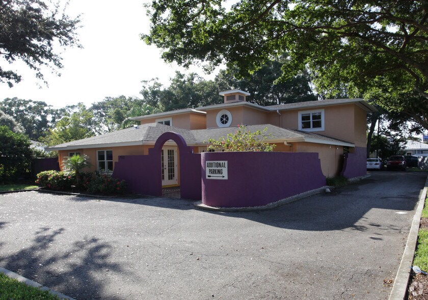 Primary Photo Of 2901 S Tamiami Trl, Sarasota Medical For Lease