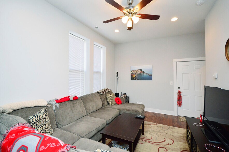 More Photos Of 1501 W Superior St, Chicago Apartments For Sale