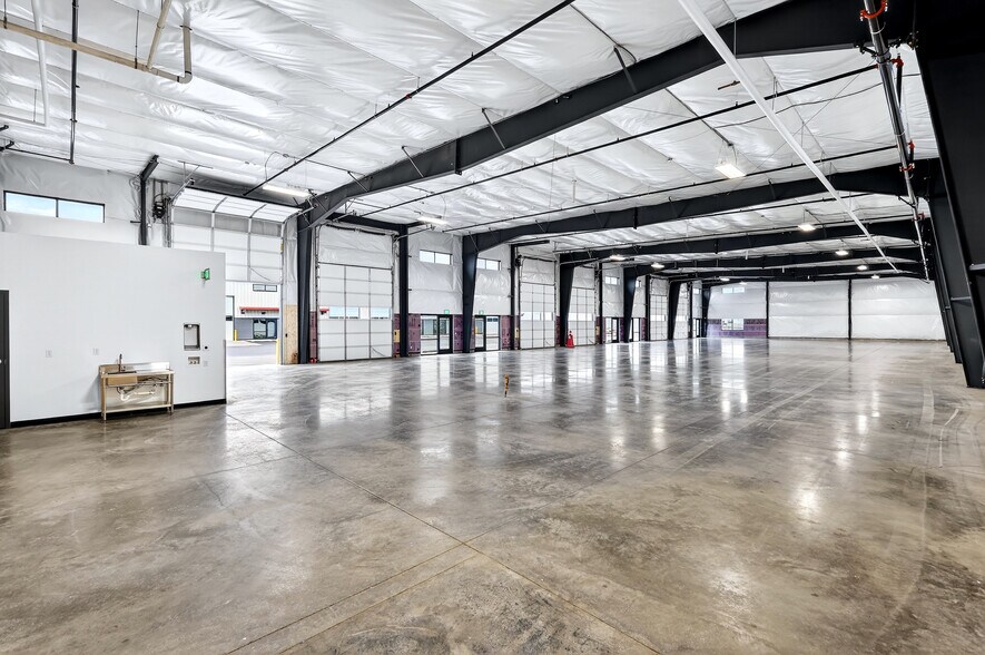 More Photos Of 4524 N Barker Rd, Spokane Valley Showroom For Lease