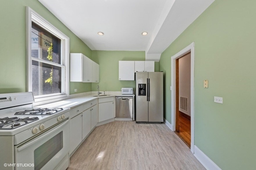 More Photos Of 1228 W Glenlake Ave, Chicago Apartments For Sale