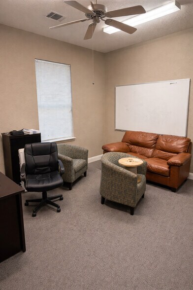 More Photos Of 595 Round Rock West, Round Rock Office For Lease
