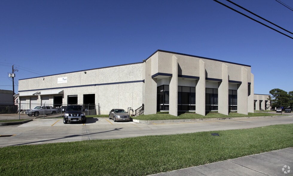 Primary Photo Of 5957-5973 S Loop Fwy E, Houston Warehouse For Lease