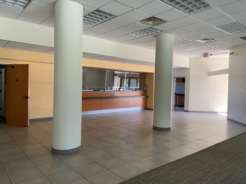 More Photos Of 2521 Airport Trwy, Columbus Unknown For Lease