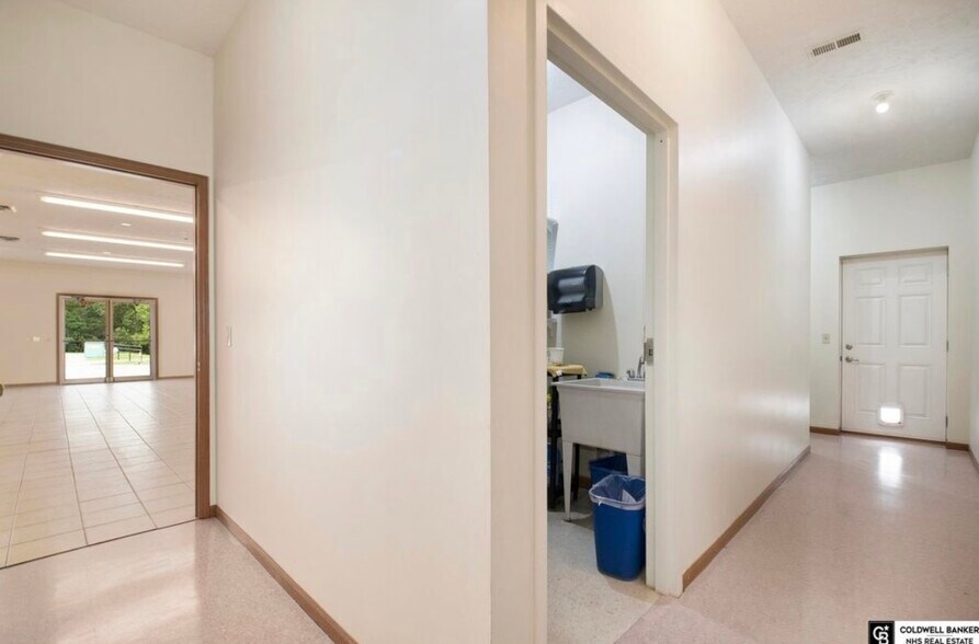 More Photos Of 113 Rock Bluff Rd, Plattsmouth Garden Center For Sale