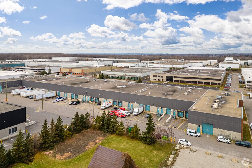 More Photos Of 5750-5850 Rue Cypihot, Montréal Warehouse For Lease