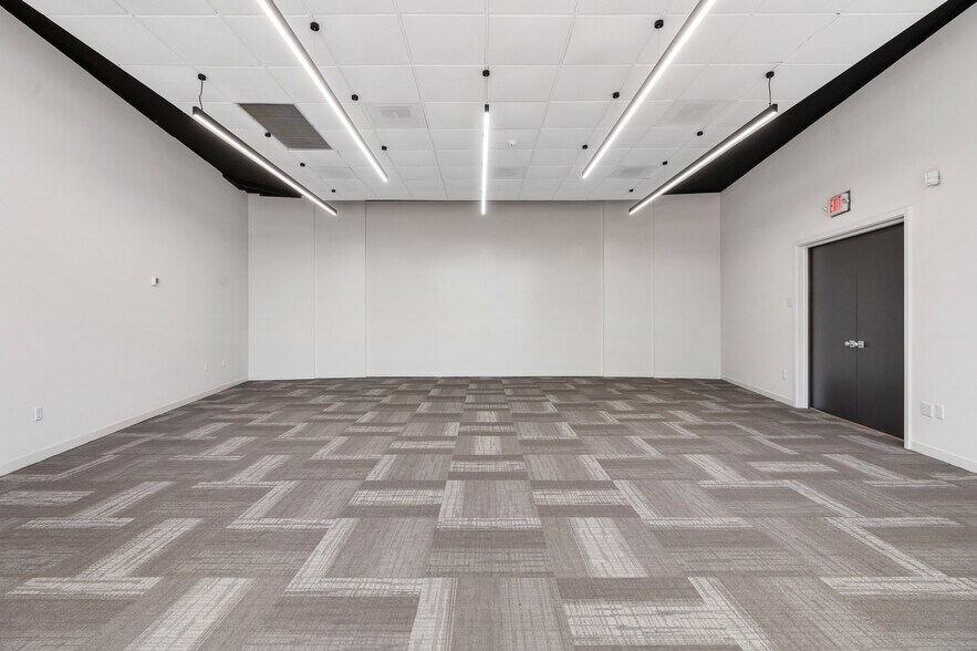 More Photos Of 702 N Thompson St, Conroe Office For Sale