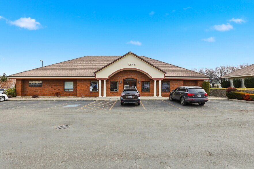 Primary Photo Of 3804 Kern Way, Yakima Office For Lease
