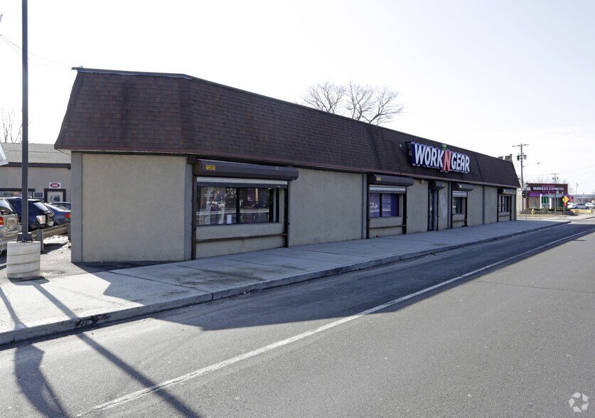 Primary Photo Of 150 W Sunrise Hwy, Lindenhurst General Retail For Lease