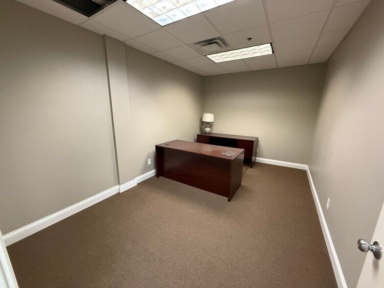 More Photos Of 444 Lewis Hargett Cir, Lexington Office For Sale