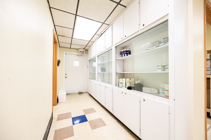 More Photos Of 1226 SW Main Blvd, Lake City Medical For Sale