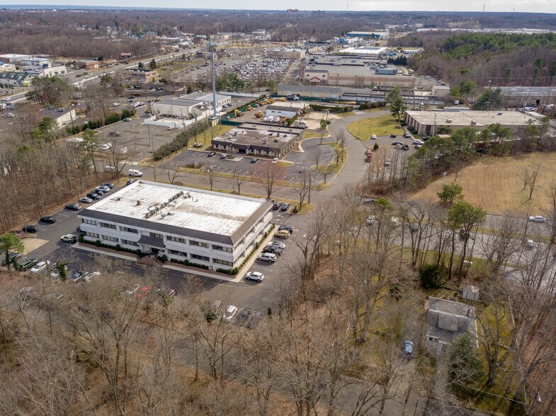 More Photos Of 1500 Lawrence Ave, Ocean Office For Lease