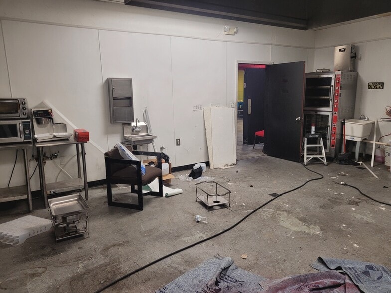 More Photos Of 953 E Sahara Ave, Las Vegas Storefront For Sale