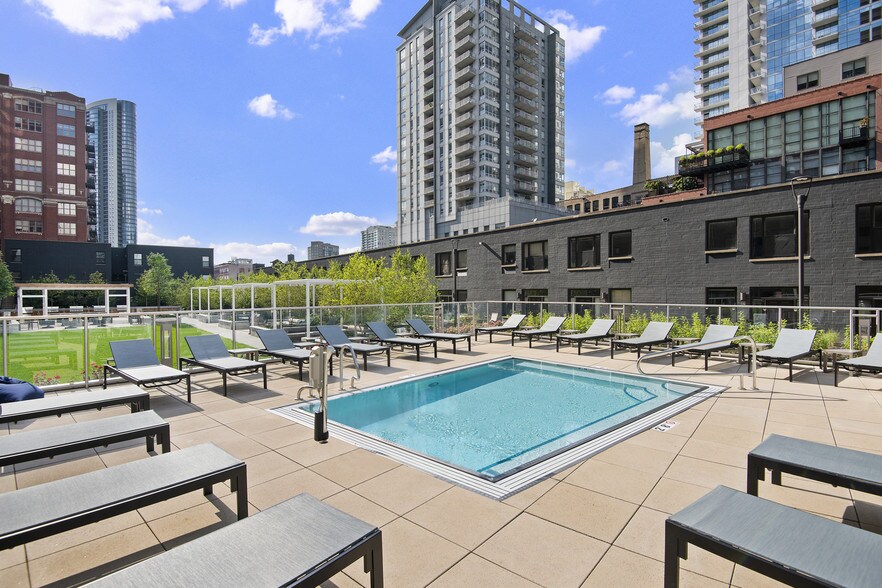 More Photos Of 320 W Illinois St, Chicago Apartments For Lease