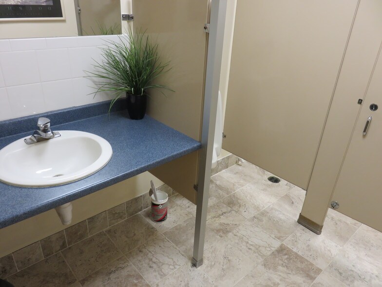 More Photos Of 47 Raritan Ave, Highland Park Medical For Lease