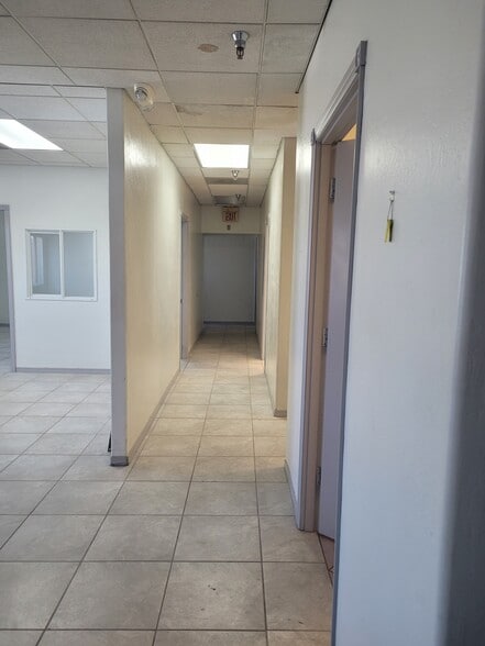 More Photos Of 7323 W Carole Ln, Glendale Light Distribution For Lease