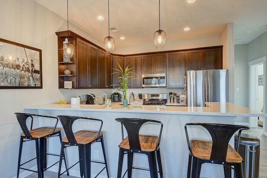 More Photos Of 9650 Shore Dr, Norfolk Veterinarian Kennel For Sale