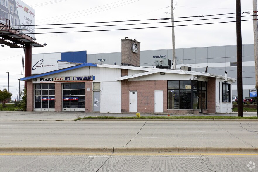 More Photos Of 2800 E Higgins Rd, Elk Grove Village Service Station For Sale