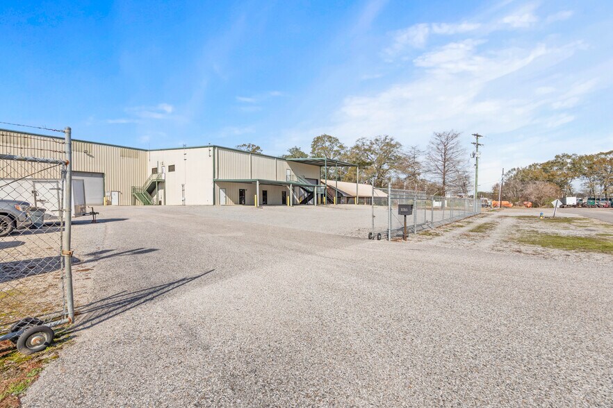 More Photos Of 1016 N Cruse Ave, Broussard Warehouse For Sale