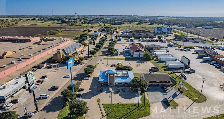 More Photos Of 203 I 35 Hwy NE, Hillsboro Freestanding For Lease