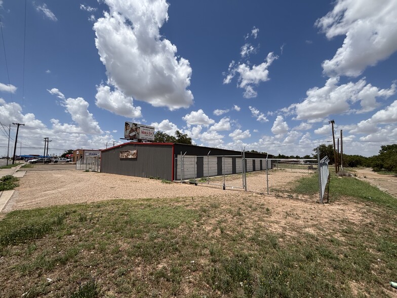 More Photos Of 402 50th St, Lubbock Self Storage For Sale