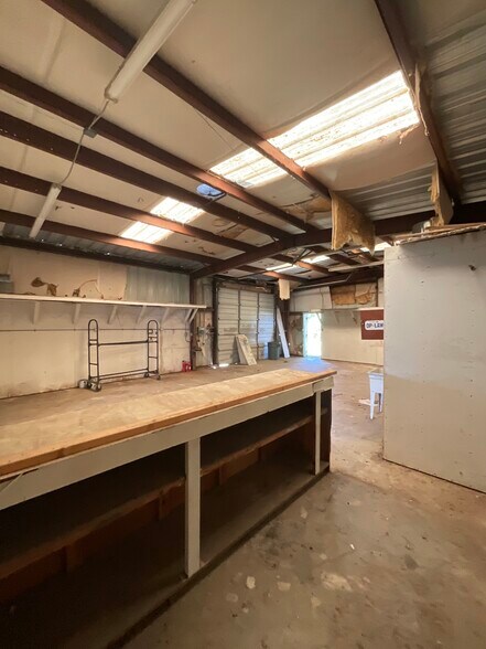 More Photos Of 609 Oak St, La Marque Warehouse For Sale