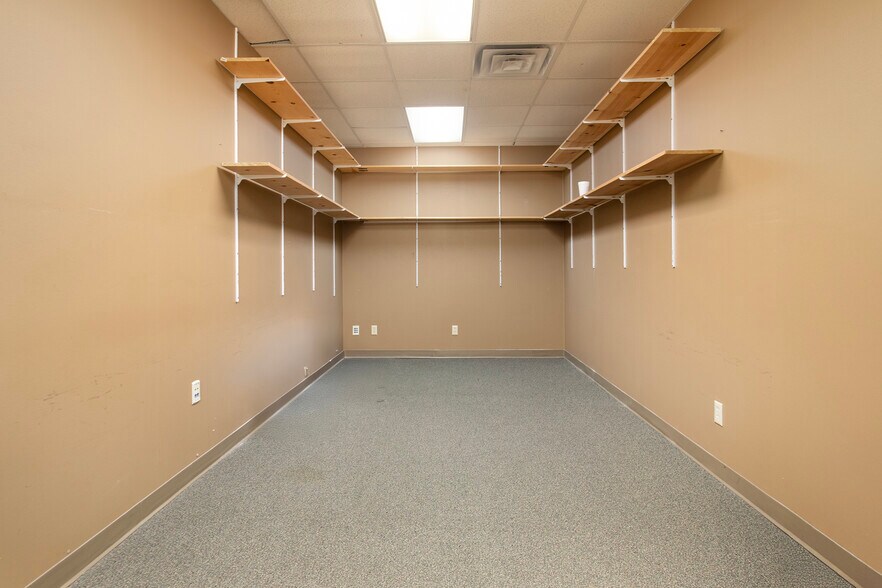 More Photos Of 9846 State Highway 31 E, Tyler Medical For Sale